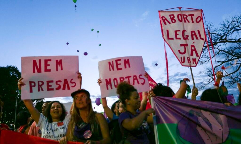 Legalização do aborto volta ao debate público com julgamento no STF