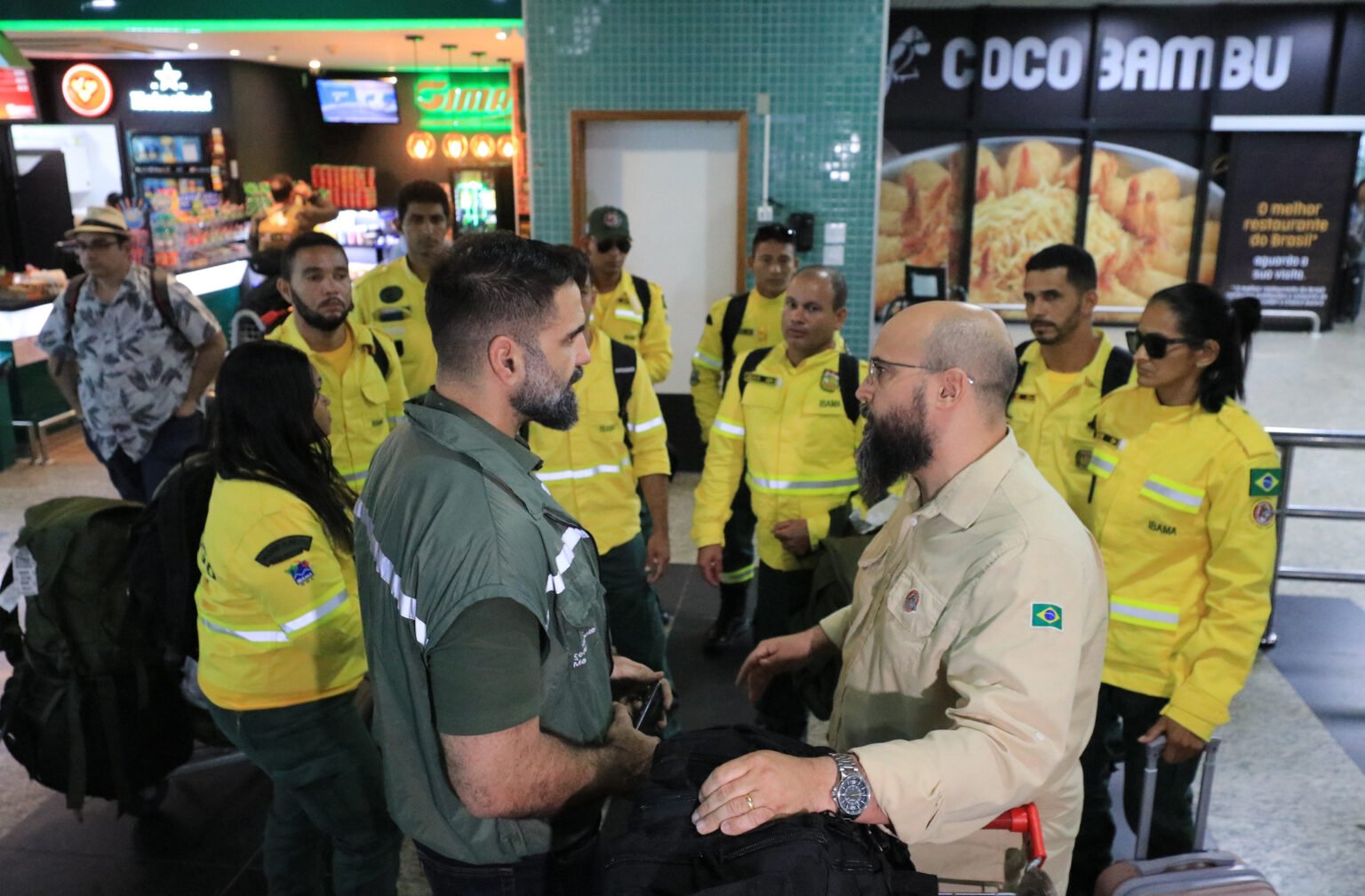 Amazonas recebe 23 brigadistas do Ibama para reforçar combate às queimadas na Região Metropolitana