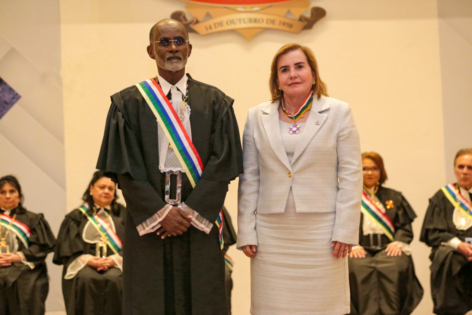 Yara Lins é homenageada com medalha da Ordem do Mérito Judiciário