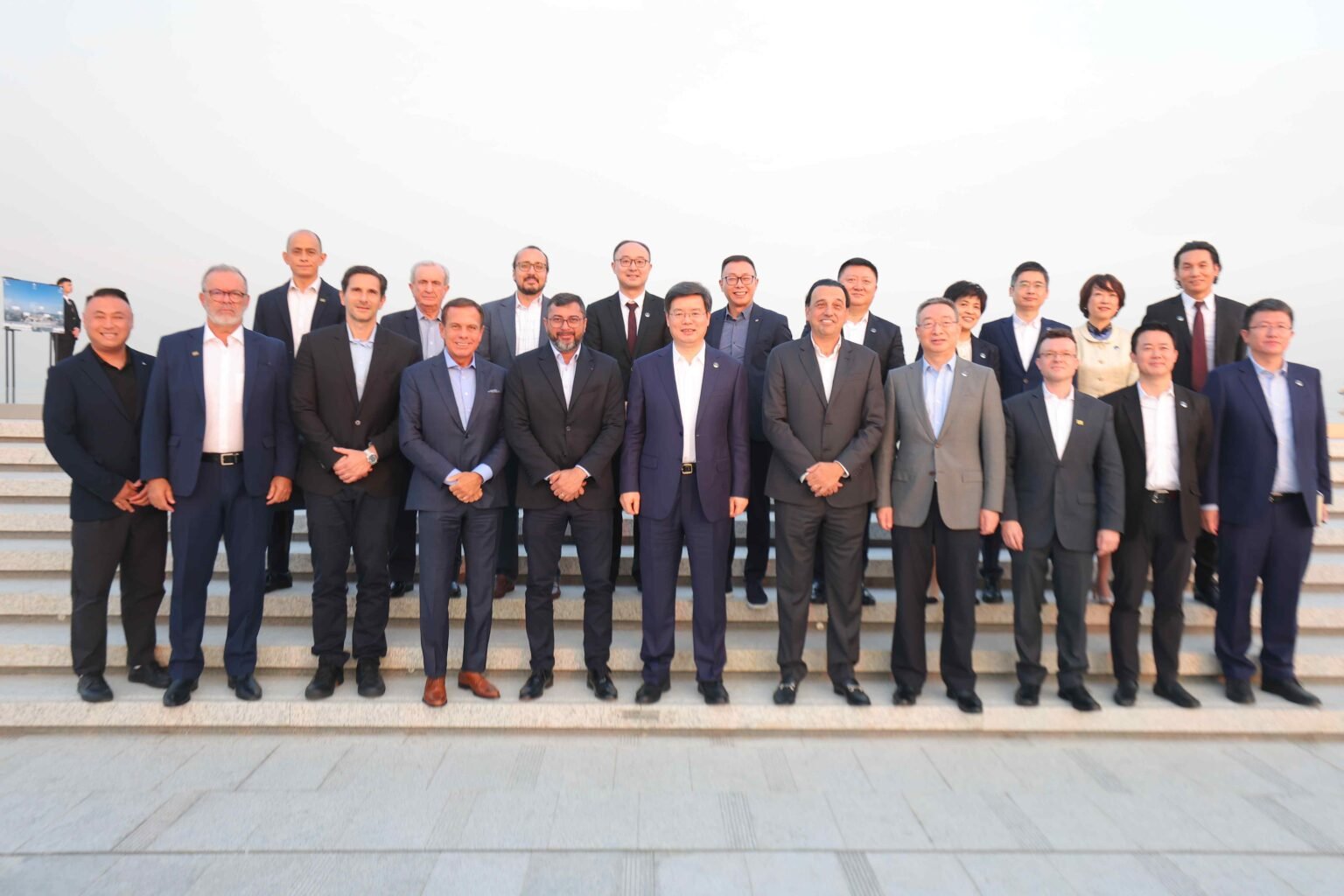 Wilson Lima encontra com prefeito de Shenzhen e conclui agenda na China