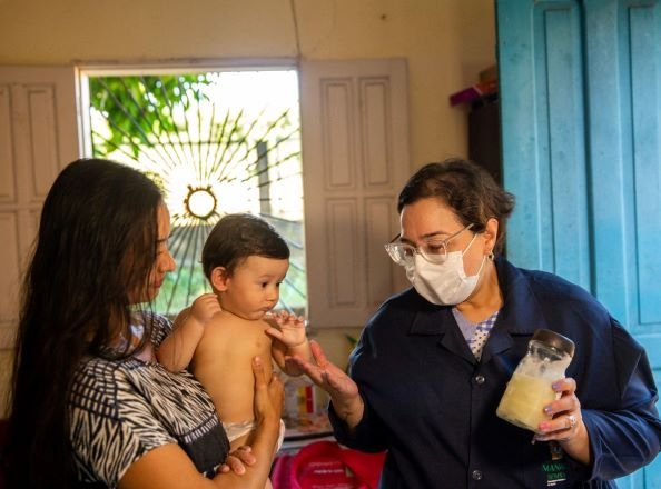 Posto de coleta reforça pedidos de doação de leite materno para bebês