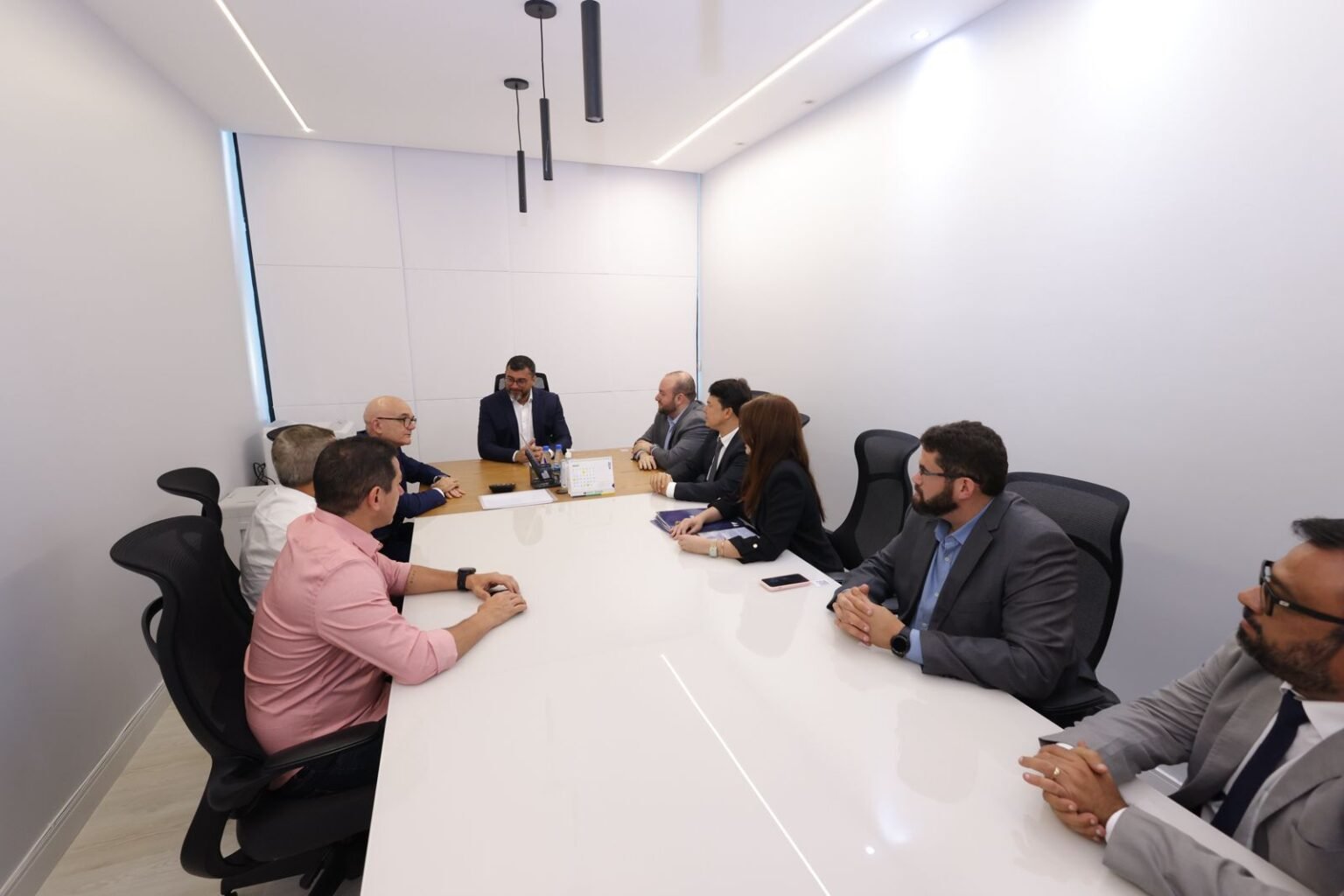 Wilson Lima assina termos de Concessão para exploração de gás e petróleo pela Petrobras no AM