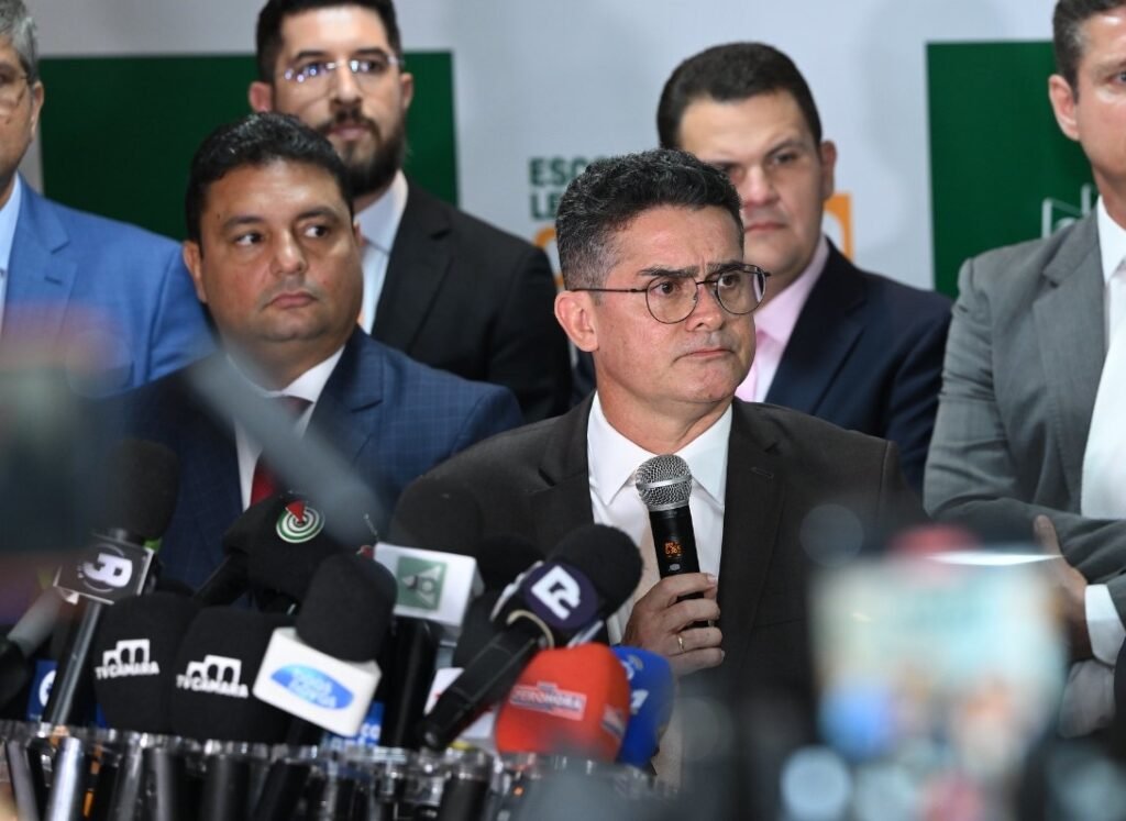 David Almeida ganha reforço na sua base e oposição perde mais uma na Câmara
