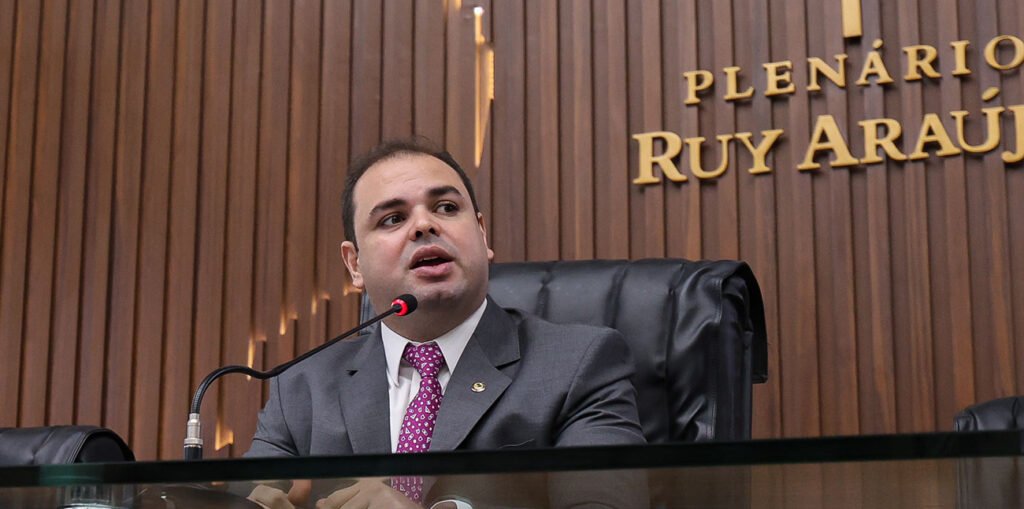 Roberto Cidade é denunciado por falta de transparência na Assembleia transparência