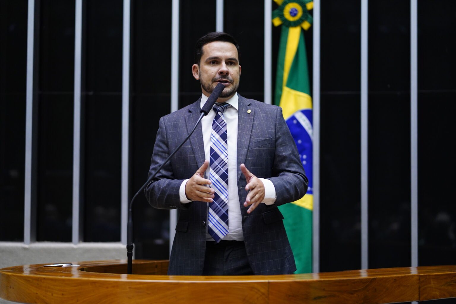 Justiça Eleitoral suspende pesquisa indicando Capitão Alberto Neto no 2° turno das eleições Alberto Neto/pesquisa