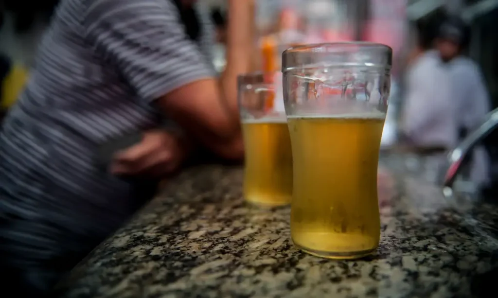População negra é maior vítima do consumo de álcool no país álcool população
