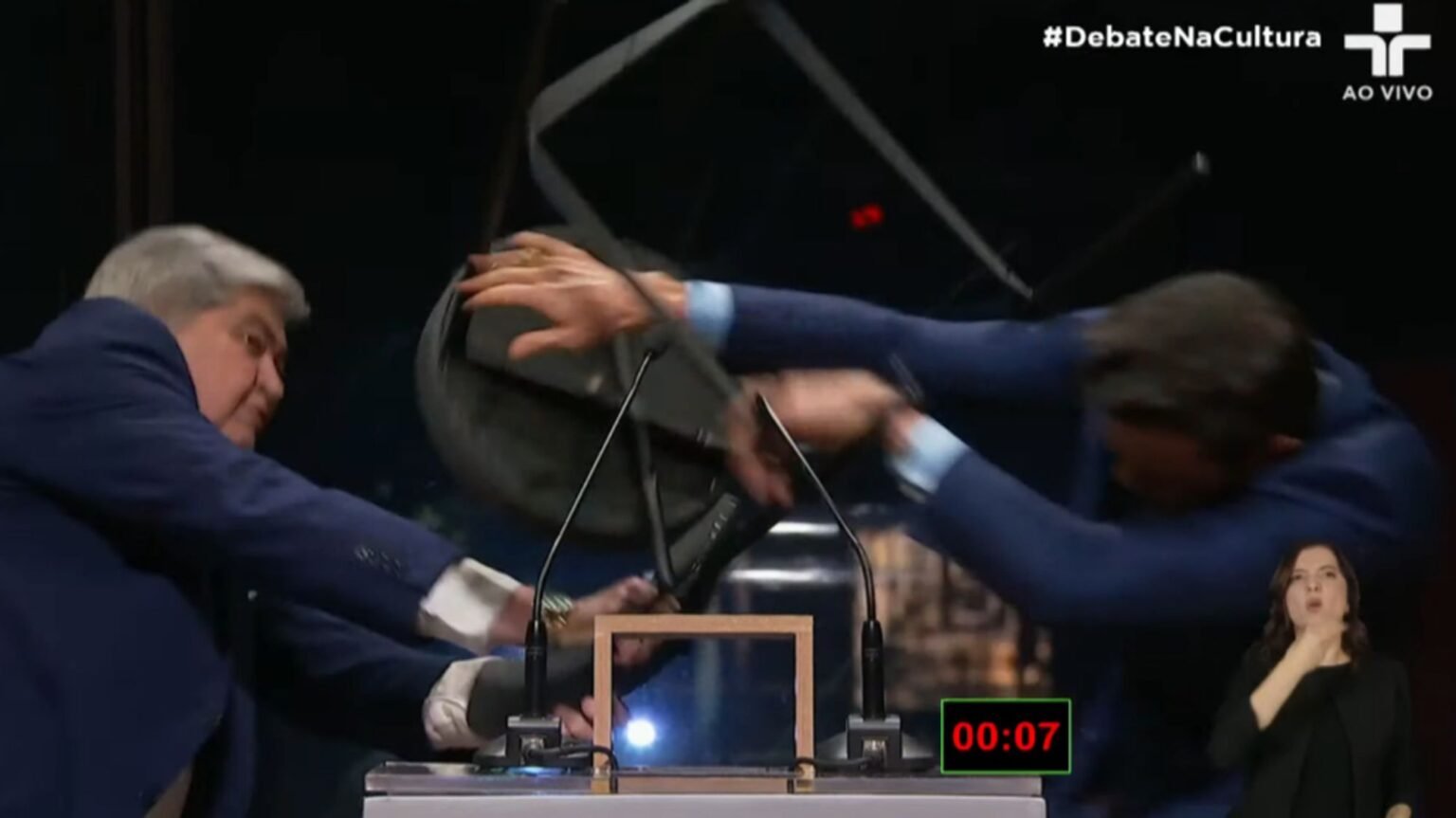 Após ser provocado, Datena dá cadeirada em Pablo Marçal em debate eleitoral debate Datena
