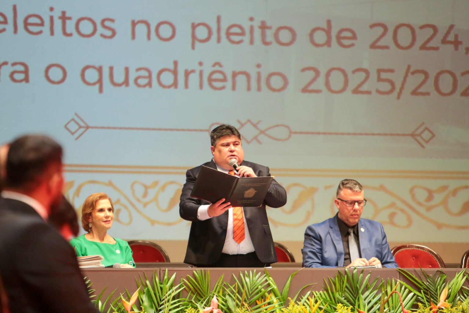 Vereadores ‘esquecem’ gestão desastrosa e elegem David Reis presidente da Câmara David Reis