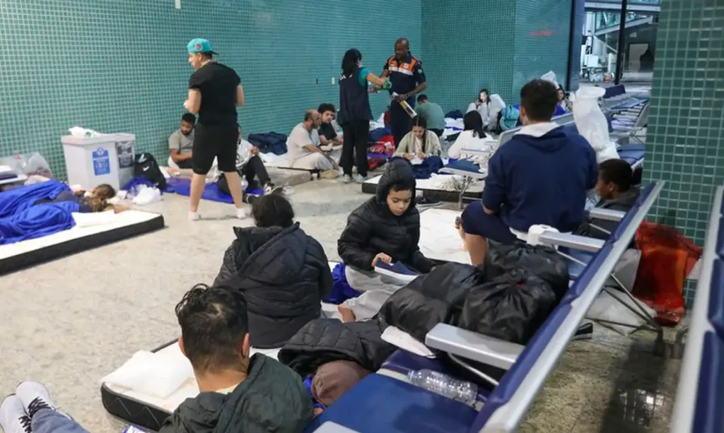 Segunda aeronave com brasileiros deportados dos EUA chega hoje brasileiros