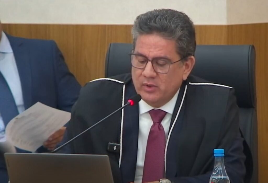 Após um ano e três meses ausente do TCE-AM, Ari Moutinho tira férias novamente Ari Tce