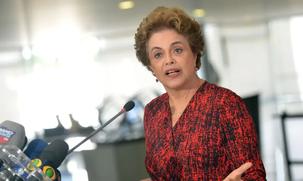 Dilma continua à frente do Banco do Brics por mais 5 anos Dilma