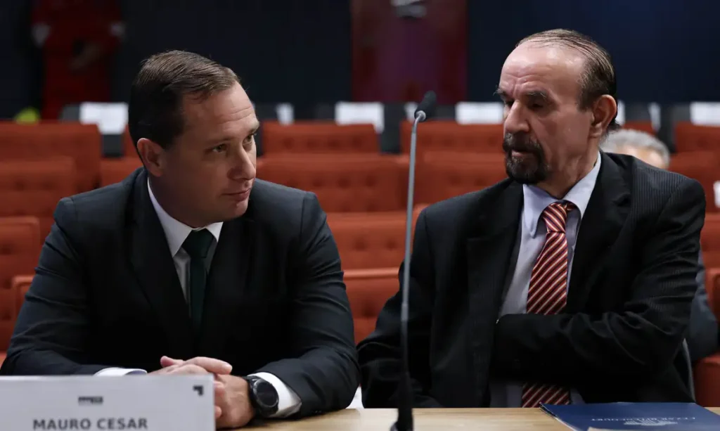 Cid pede ao STF manutenção de delação e absolvição em ação do golpe Cid