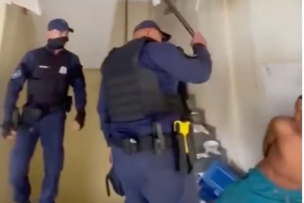 Justiça manda soltar guardas municipais acusados de tortura contra morador de rua em Manaus Justiça