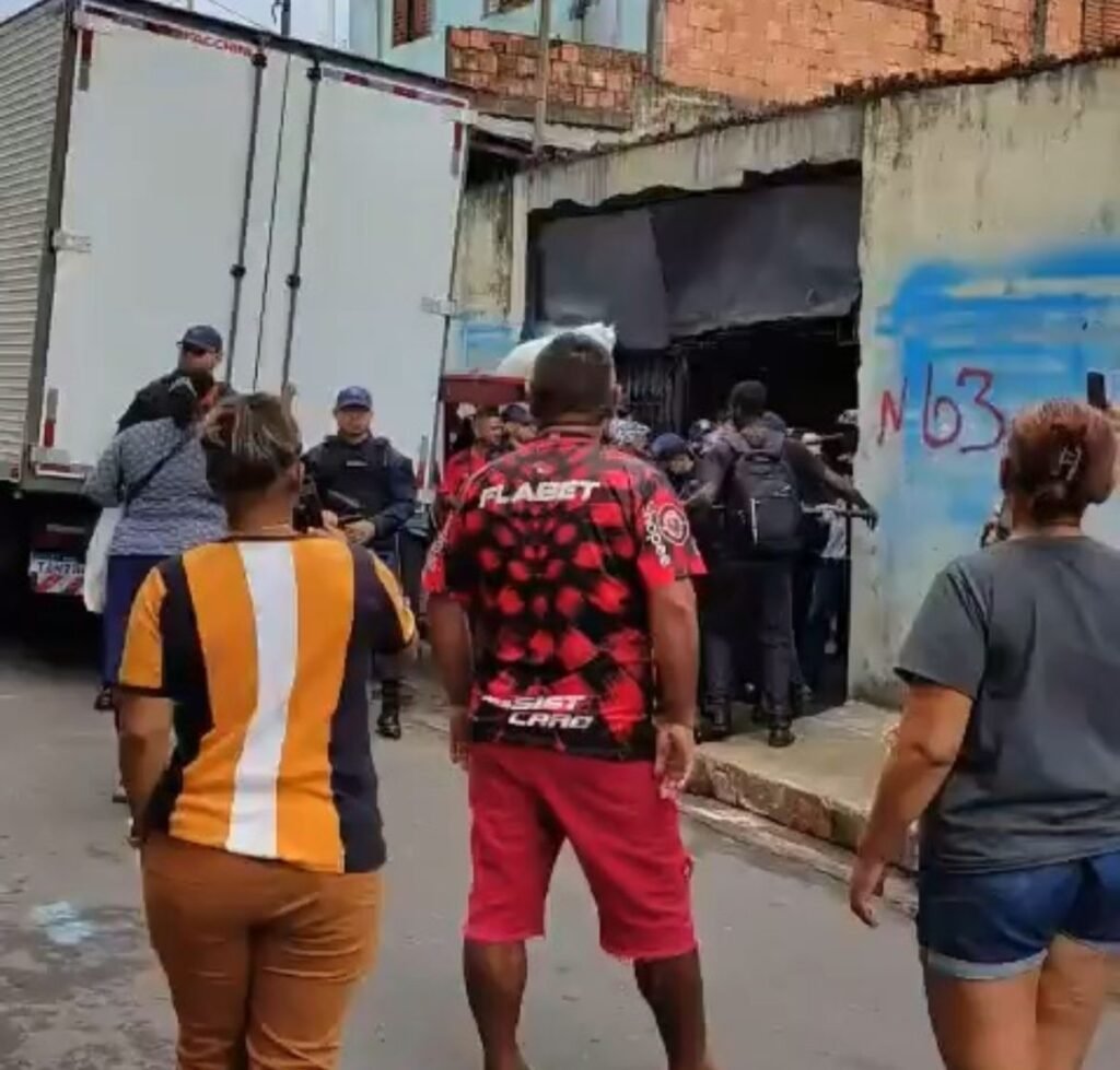Ambulantes negros são alvo de spray de pimenta e violência em ação da Prefeitura de Manaus