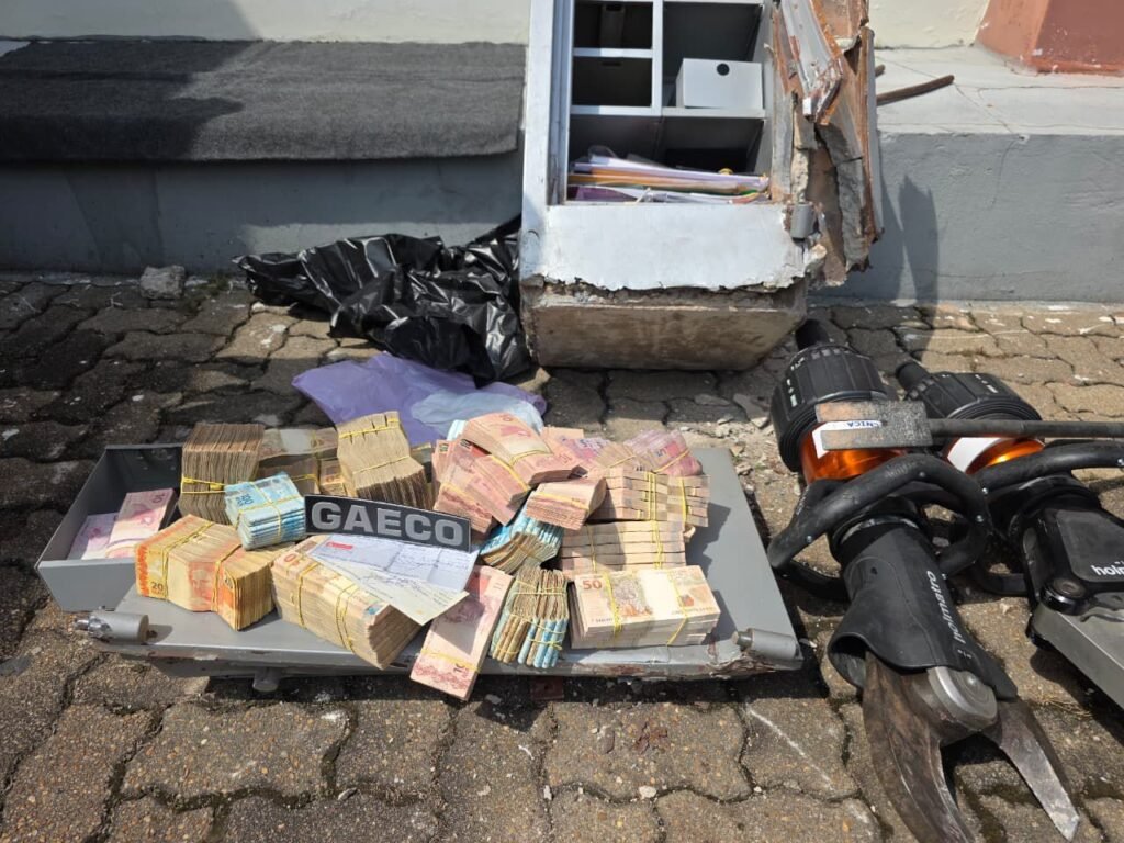 Cofres com dinheiro e bens são apreendidos com vereador Rosinaldo Bual Cofres