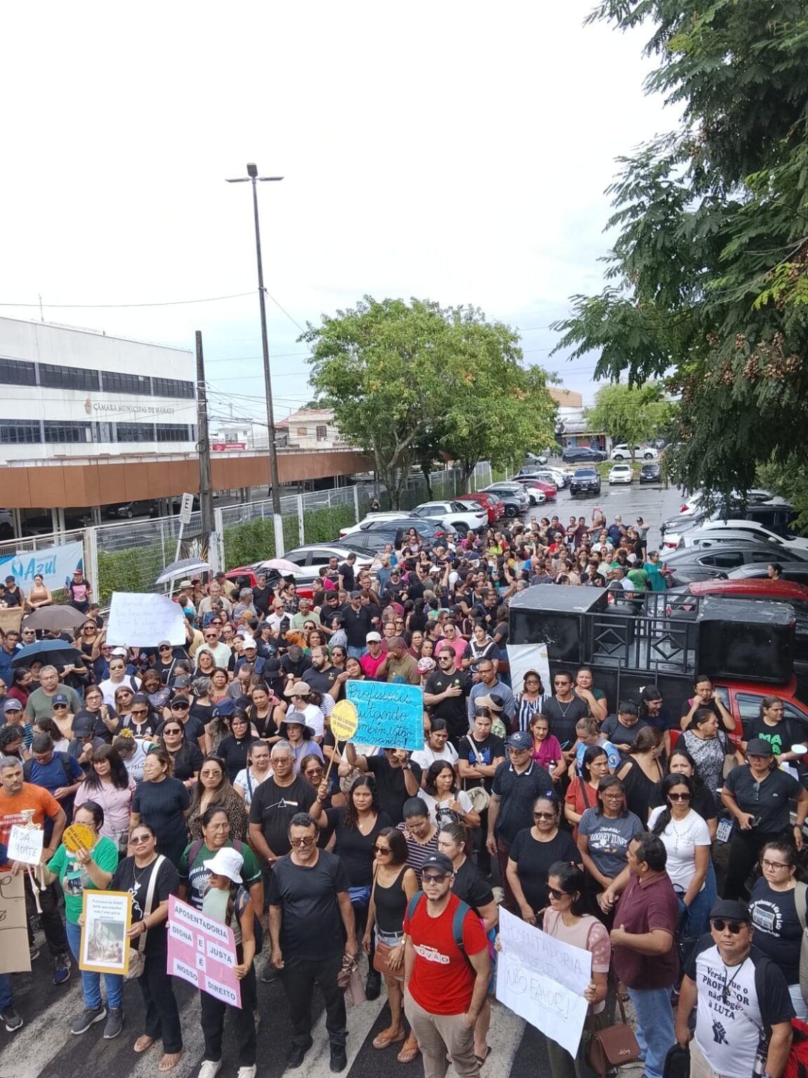 Professores voltam a protestar na Câmara de Manaus contra reforma previdenciária de David Almeida mobilização