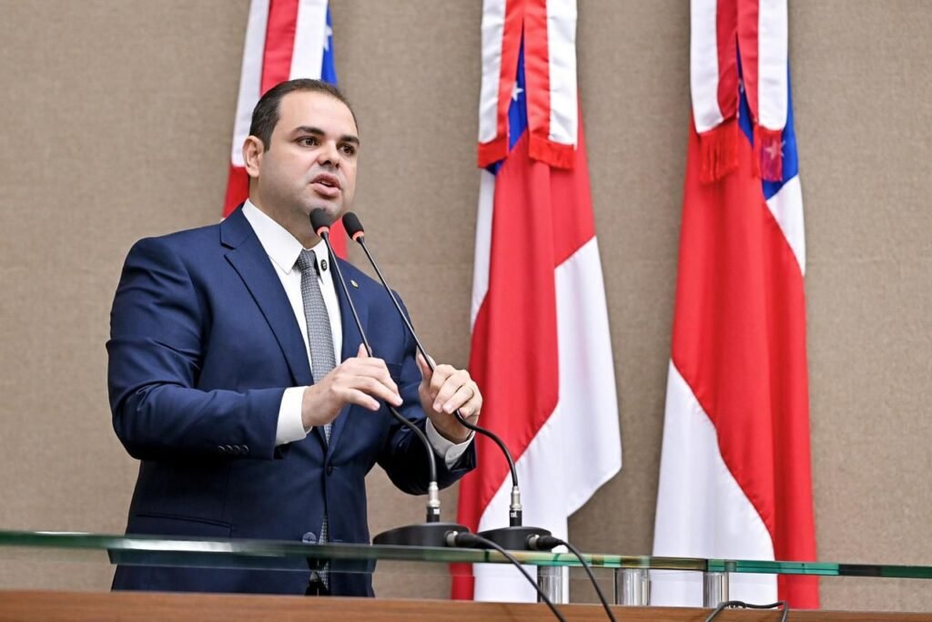 Leis de autoria de Roberto Cidade reforçam compromisso com a alfabetização no Amazonas Roberto Cidade