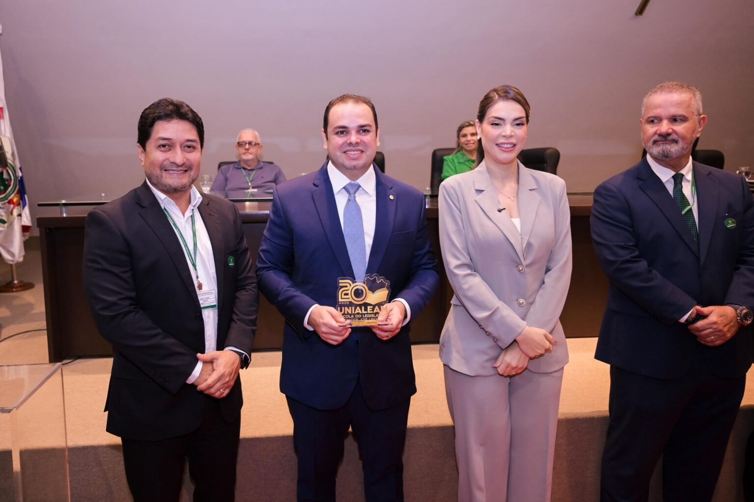 Roberto Cidade celebra 20 anos da Escola do Legislativo e promete ampliar serviços