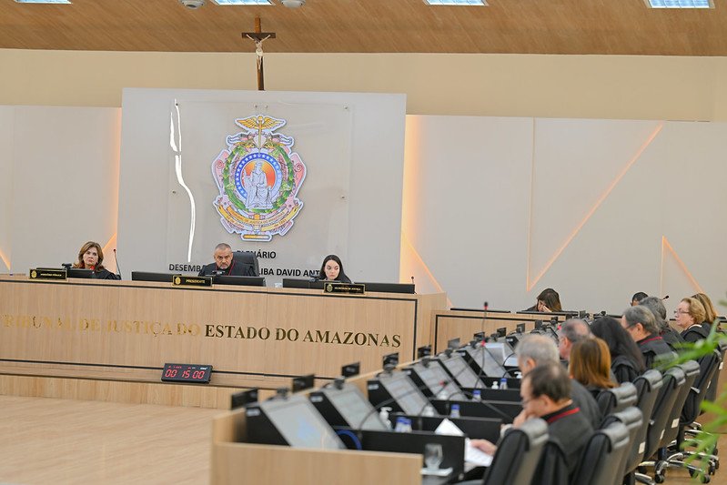 TJAM é acusado de “abrir cofres” para magistrados e ignorar servidores TJAM