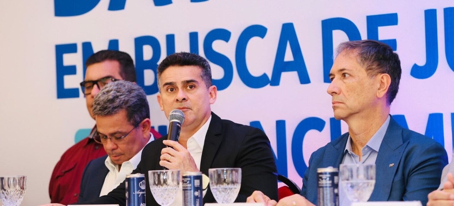 Ato político organizado por David Almeida tem três prefeitos dos 61 convidados do AM