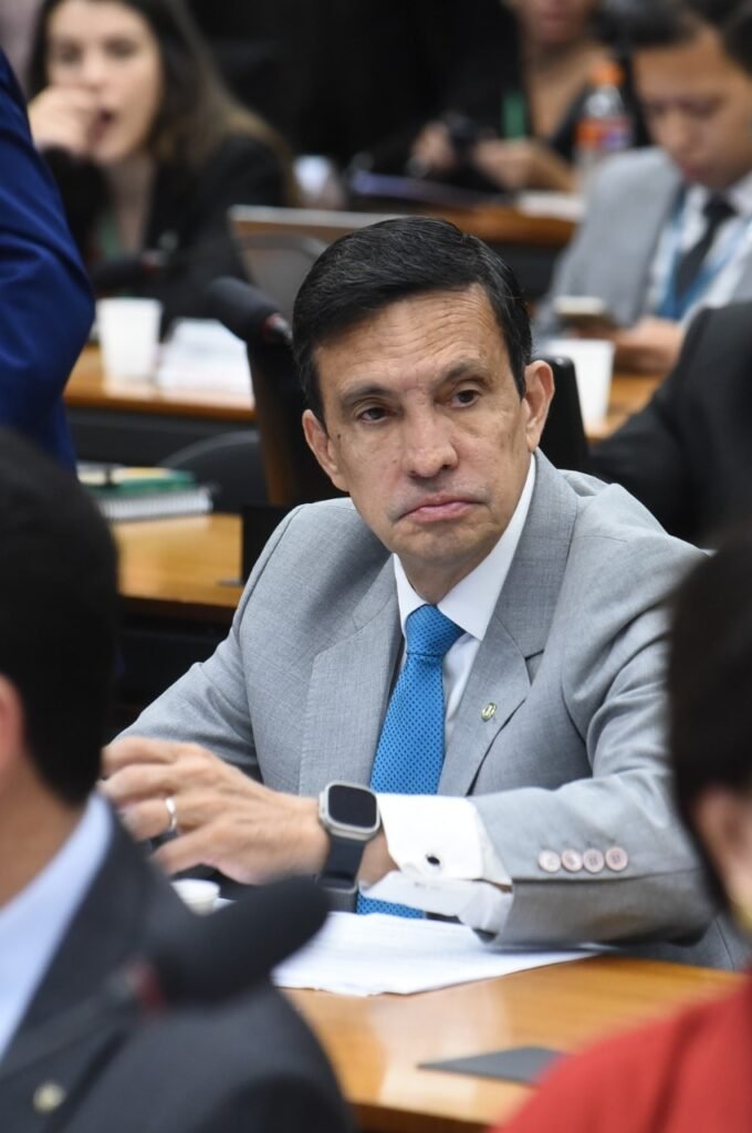 Câmara aprova requerimento de deputado do AM para convocar ministro de Lula