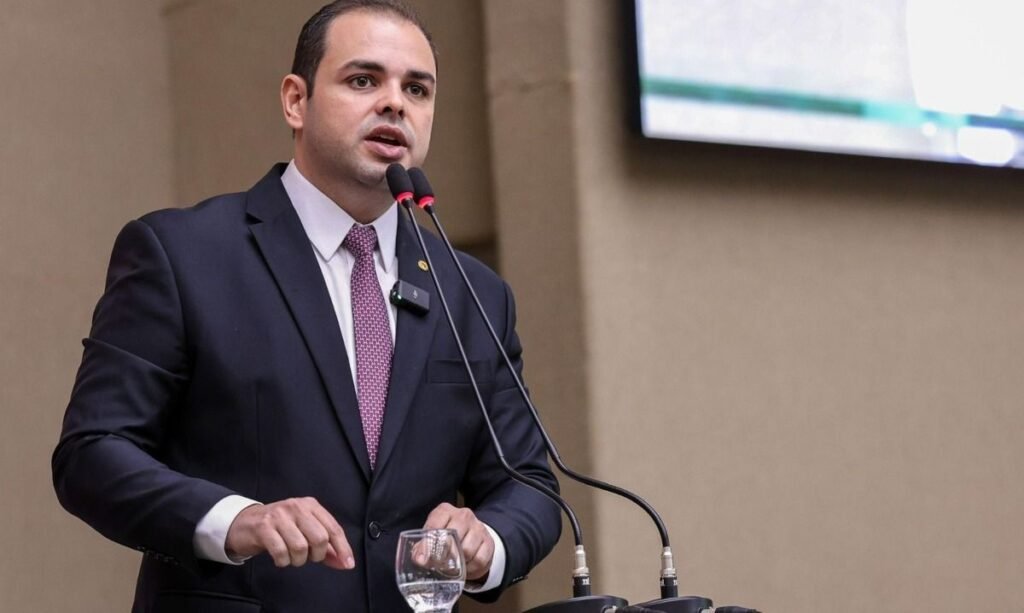 Roberto Cidade reforça lei que protege crianças da exposição digital no AM crianças