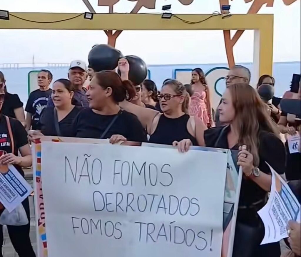 Propaganda enganosa: professores de Manaus desmentem David Almeida Manaus