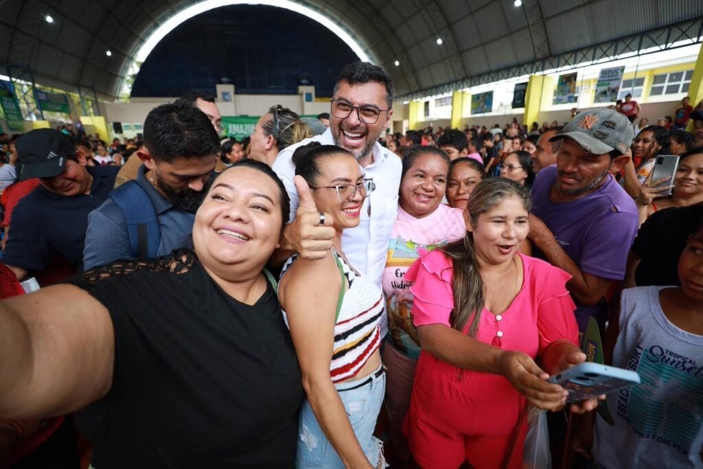 Wilson Lima realiza entregas de equipamentos, crédito e auxílios no Médio Solimões