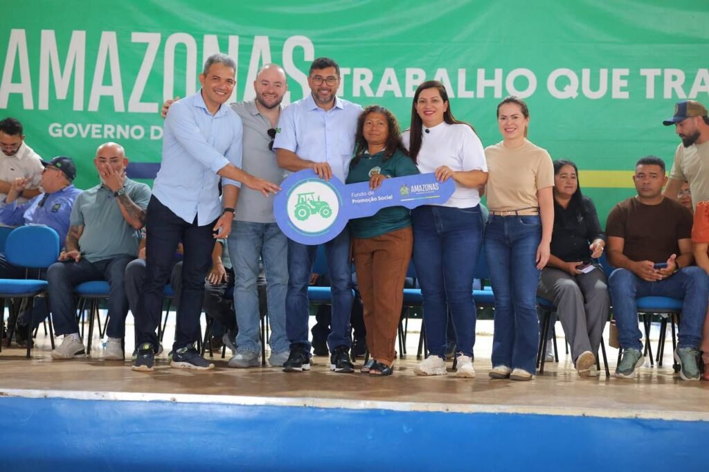 Governador Wilson Lima amplia ações sociais, inaugura fábrica de gelo e fortalece setor primário no Careiro Castanho Governo