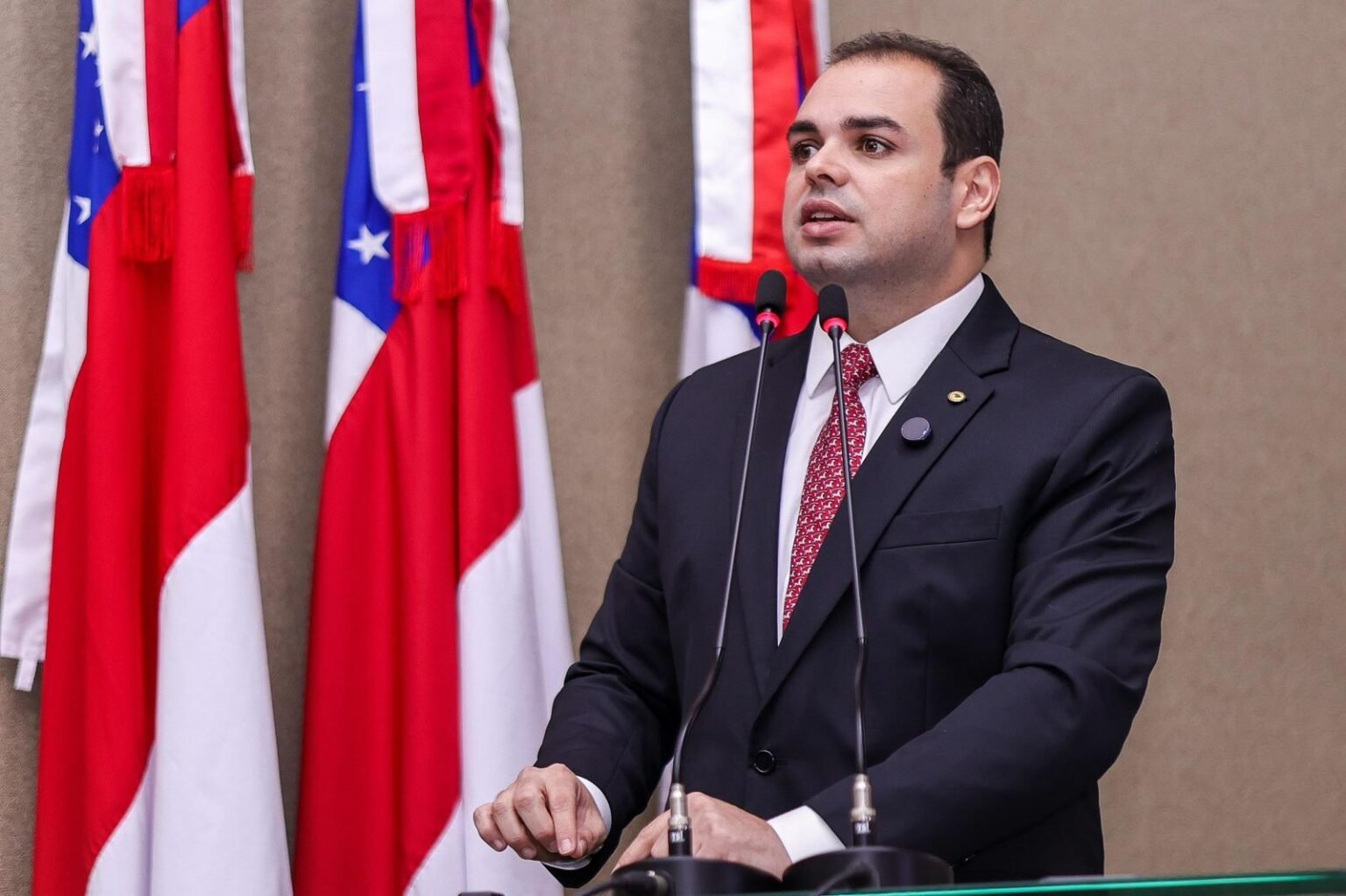 Roberto Cidade cobra providências urgentes para garantir normalização da energia elétrica em São Gabriel da Cachoeira Roberto Cidade