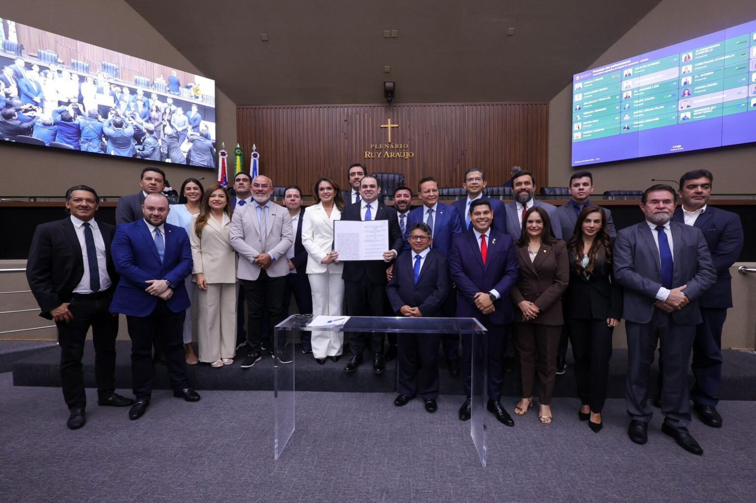 Roberto Cidade assume o Governo e faz chamado duro pela governabilidade no Amazonas Roberto Cidade