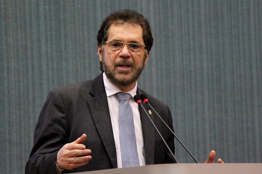 Senador do AM, Plínio Valério assina PEC contra o fim da escala 6×1