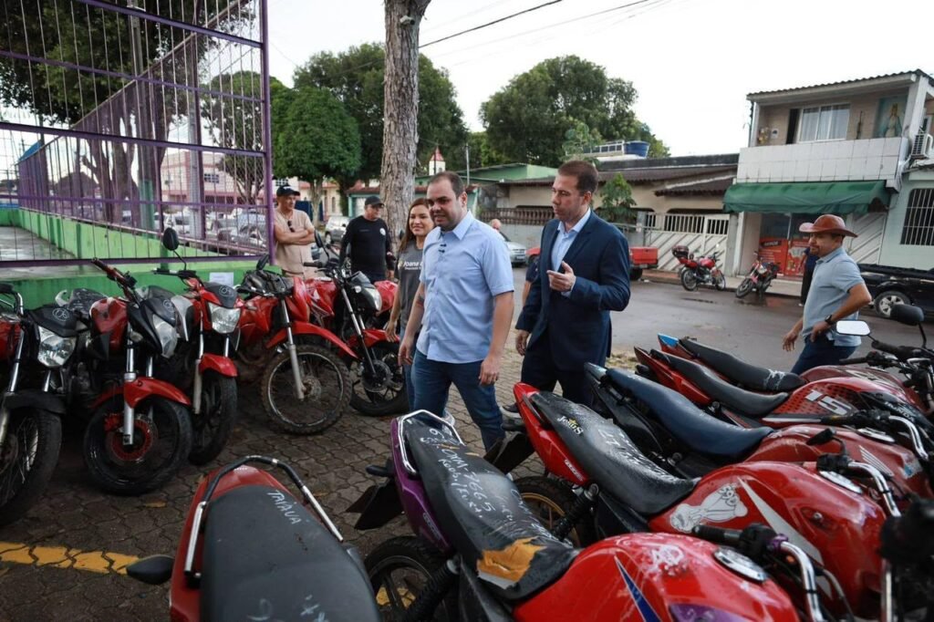 Governador Roberto Cidade participa de devolução de motocicletas recuperadas em operações no interior Roberto Cidade