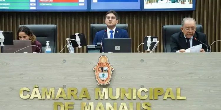 Em ano eleitoral, Câmara de Manaus tira R$ 5,2 milhões da folha de pessoal e turbina gastos com publicidade