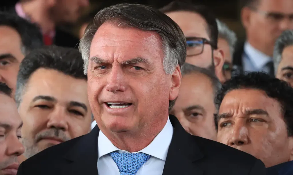 Moraes autoriza defesa de Bolsonaro a acompanhar depoimento sobre arma Moraes