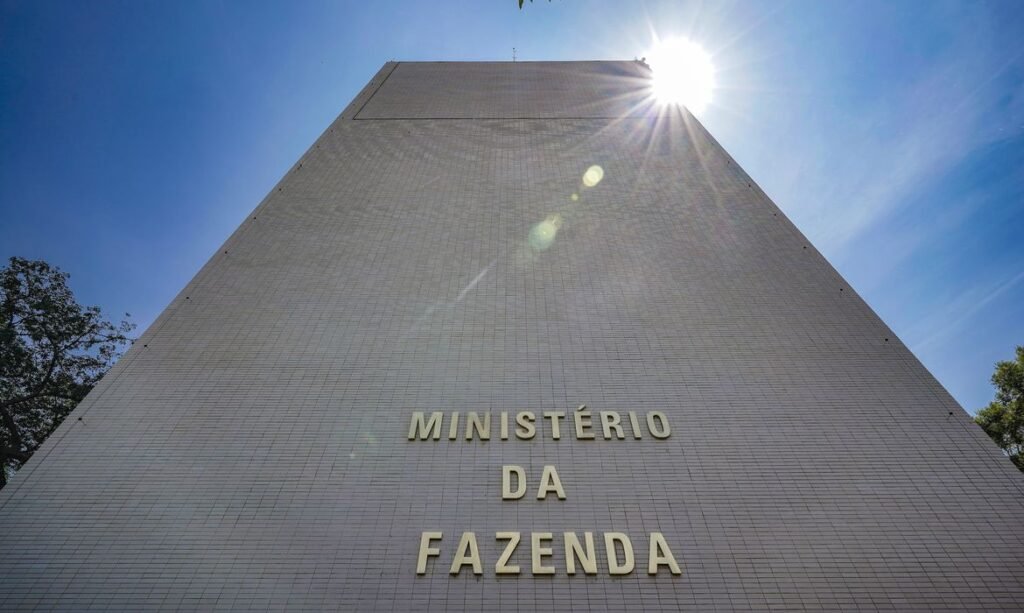Defesa e Cidades lideram bloqueios no Orçamento de 2026 Orçamento