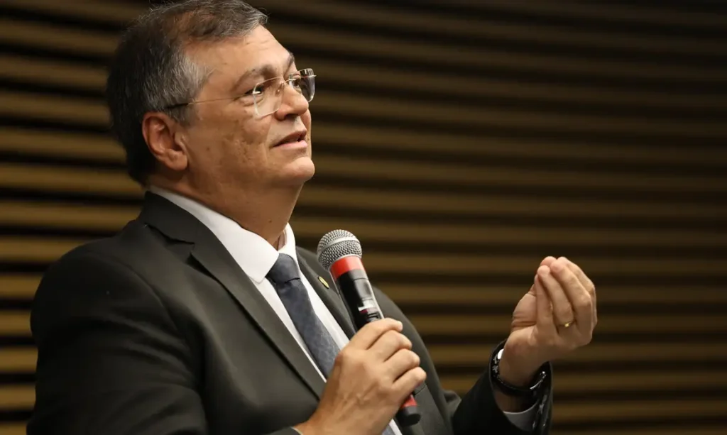 Dino envia à PF explicações de partidos sobre gestão de emendas Dino