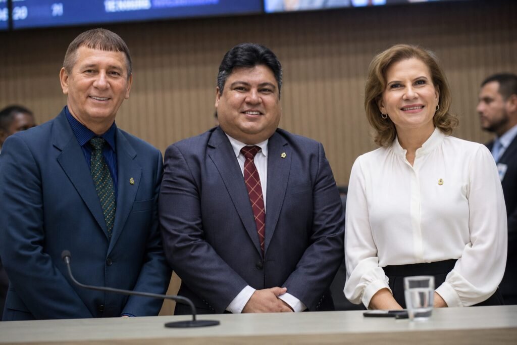 Roberto Sabino, David Reis e Yomara Lins lideram gastos do cotão da Câmara de Manaus David Reis