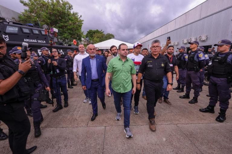 Governo do Amazonas libera abono de R$ 3,5 mil para policiais e bombeiros Abono