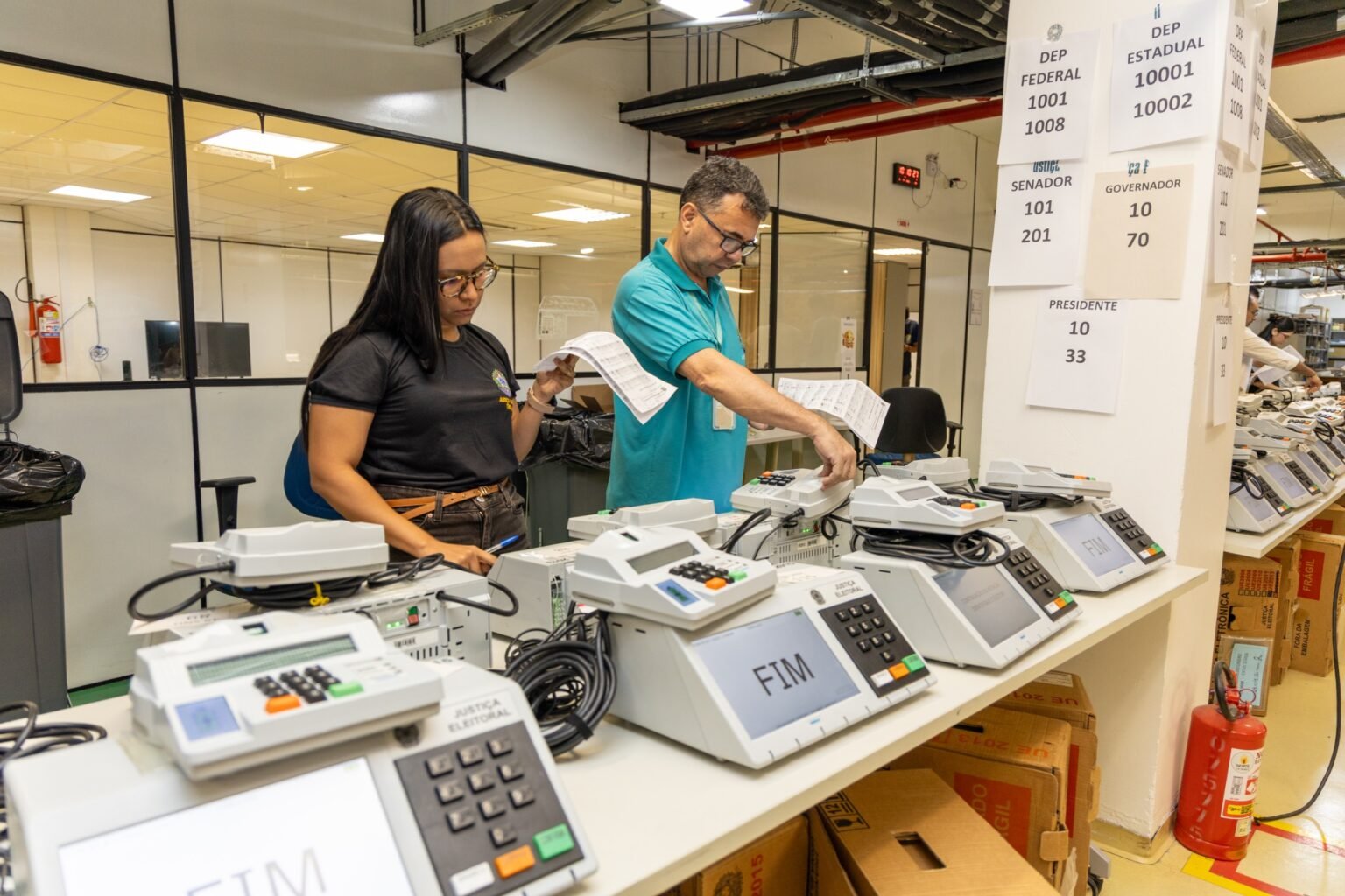 TRE-AM participa de simulado nacional para testar o funcionamento de 275 urnas eletrônicas Simulado