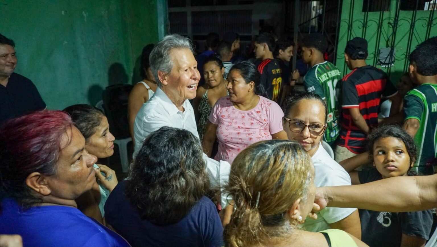 Pré-candidato a deputado federal, Arthur Virgílio visita bairro Tarumã em Manaus Arthur Virgílio