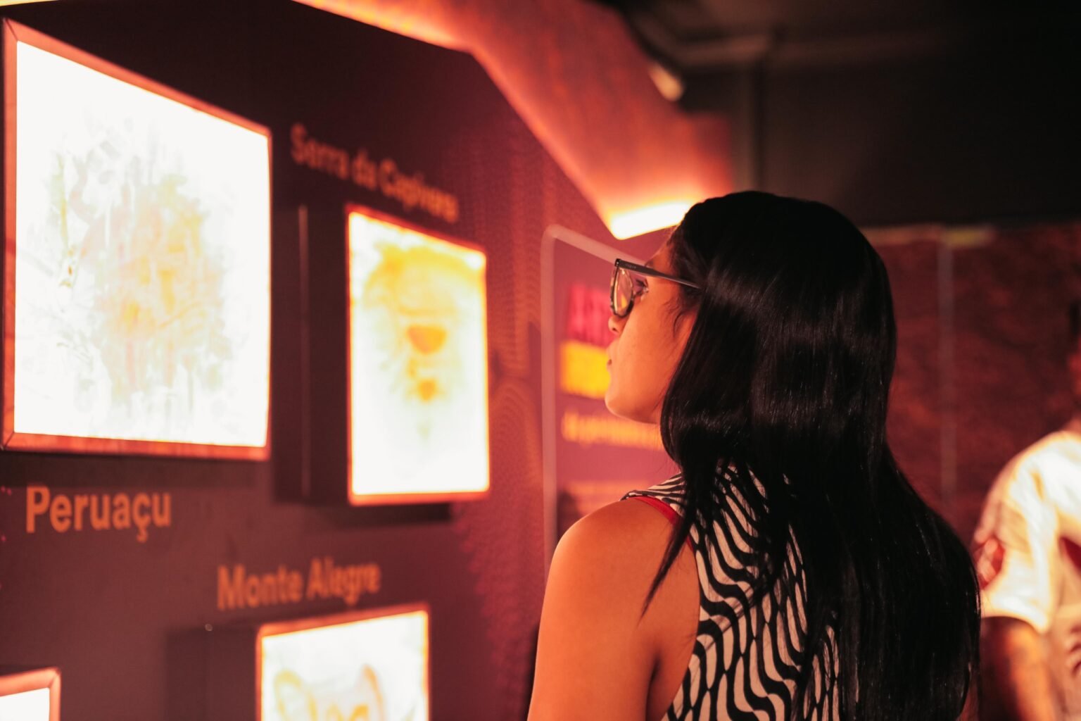 Escolas podem agendar visita gratuita à exposição sobre arte rupestre do Sesc Amazonas Sesc-am