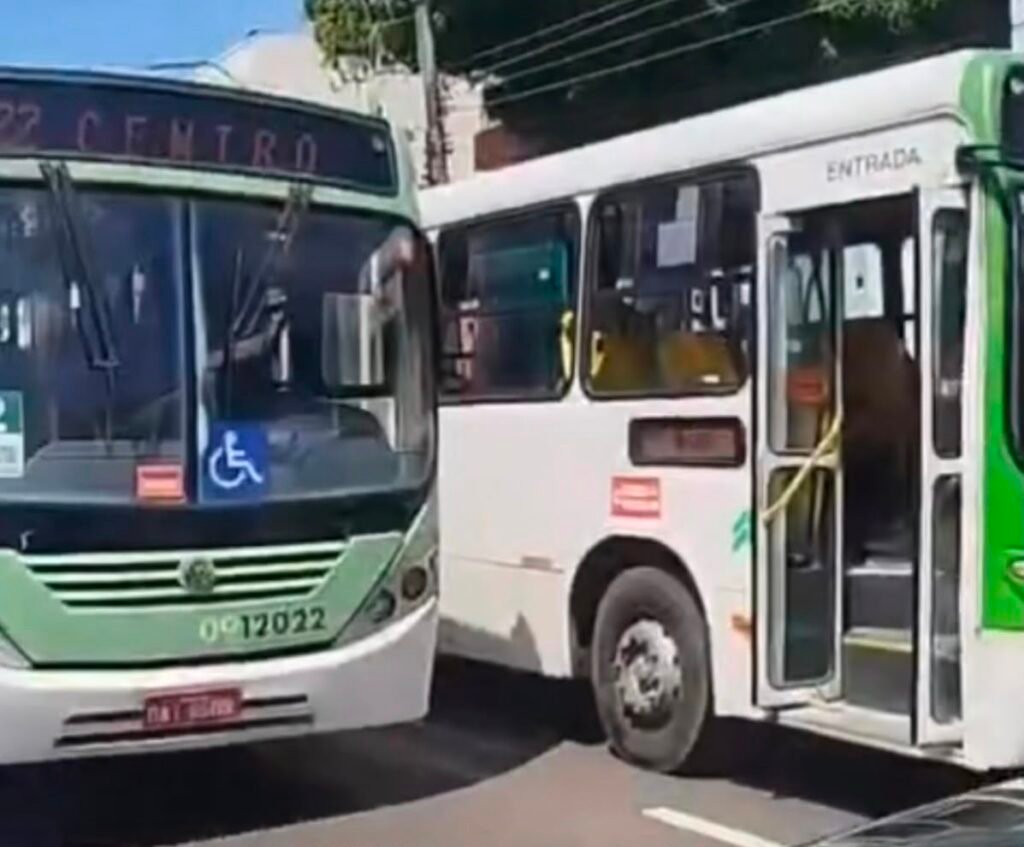 Greve dos rodoviários paralisa 100% do transporte coletivo de Manaus