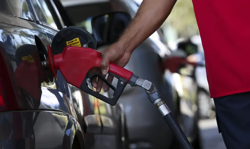 Governo adia reunião que pode aumentar etanol na gasolina para 32% Gasolina