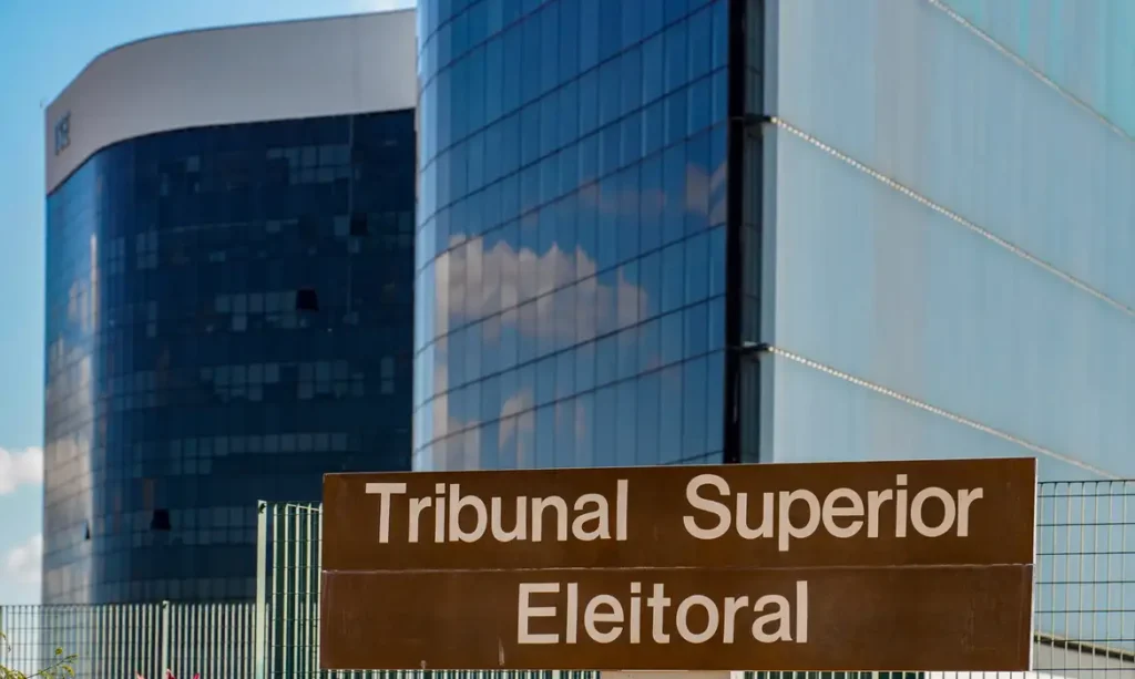Eleições: TSE assina acordo com big techs para combater desinformação TSE
