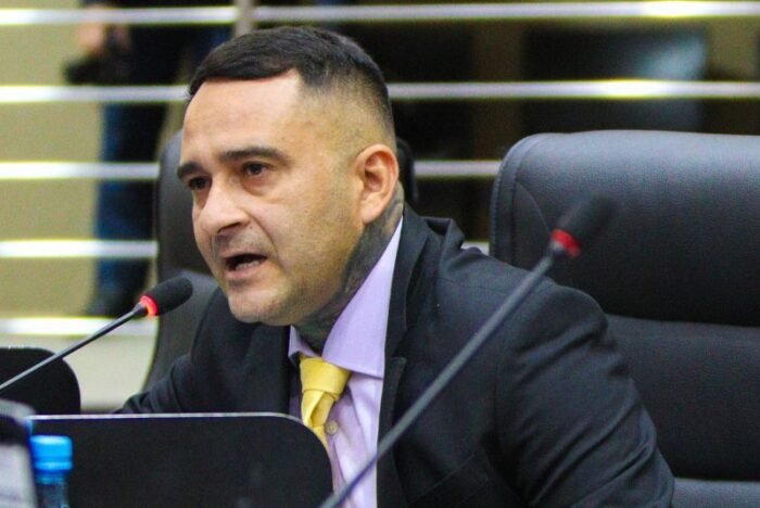 Vereador Salazar usa inteligência artificial para atacar Roberto Cidade e aliados, mas ‘esquece’ Omar Aziz Sargento Salazar