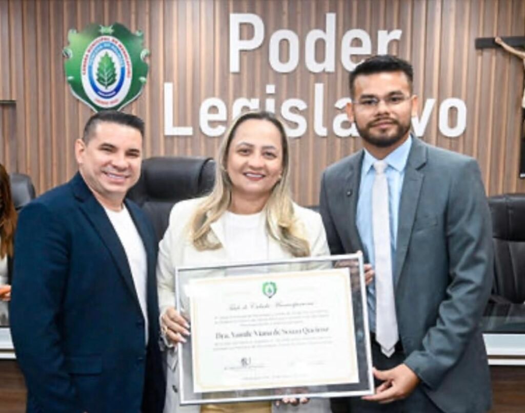 Advogada Yamile Viana recebe Título de Cidadã Manacapuruense em homenagem na Câmara Municipal