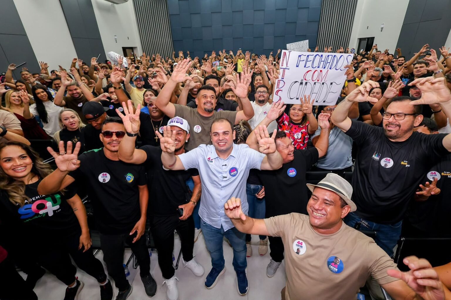 Roberto Cidade dialoga com artistas e produtores culturais sobre propostas para o setor Roberto Cidade