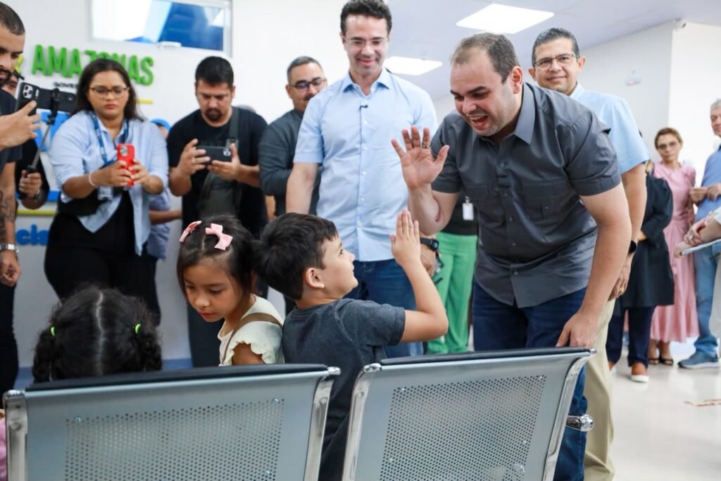 Roberto Cidade visita Hospital Francisca Mendes e conhece tecnologia de cirurgias