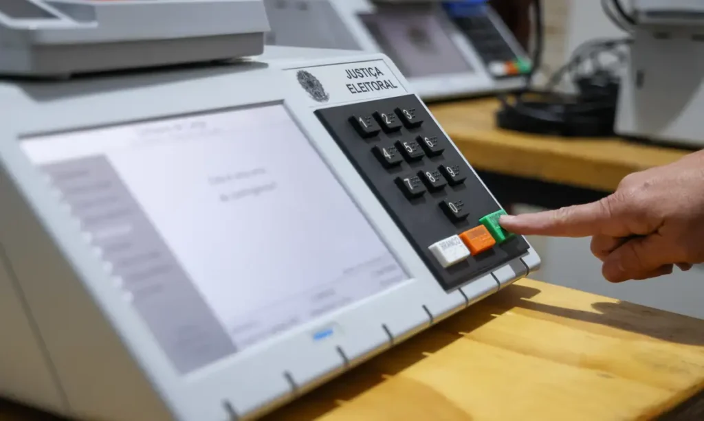 TSE aprova registros de seis candidatos à Presidência da República TSE